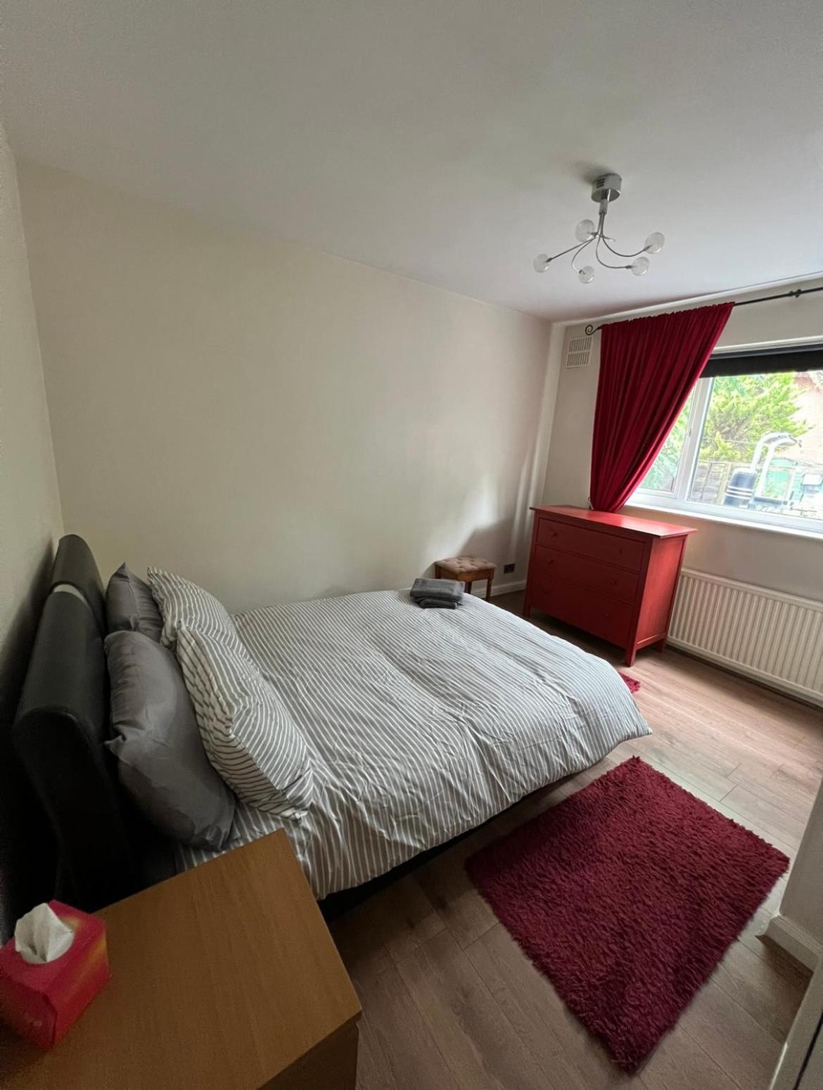 Apartamento 20Mins To Bakerst, Harry Potter & Wembley Stadium! Northwood  Exterior foto